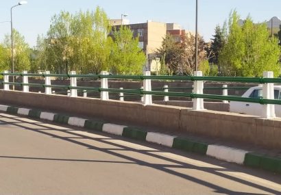 رنگ آمیزی نرده ها و مبلمان شهری در معابر منطقه ۸