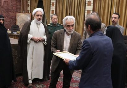تجلیل از خانواده سرباز وظیفه تبریزی که جان 4 نفر را نجات داد تجلیل از خانواده سرباز وظیفه تبریزی که جان ۴ نفر را نجات داد