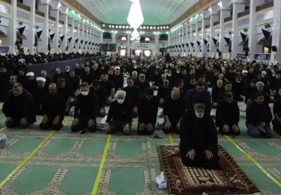 اقامه نماز عشق در ظهر عاشورای حسینی در نخستین پایتخت تشیع
