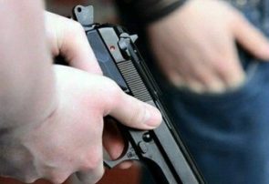 زمینگیر شدن متهمی که اقدام به اسیدپاشی کرد زمینگیر شدن متهمی که اقدام به اسیدپاشی کرد