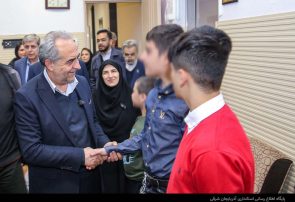 میهمانی یلدایی استاندار آذربایجان شرقی در جمع کودکان مجموعه «فرزندان رحمت» میهمانی یلدایی استاندار آذربایجان شرقی در جمع کودکان مجموعه «فرزندان رحمت»